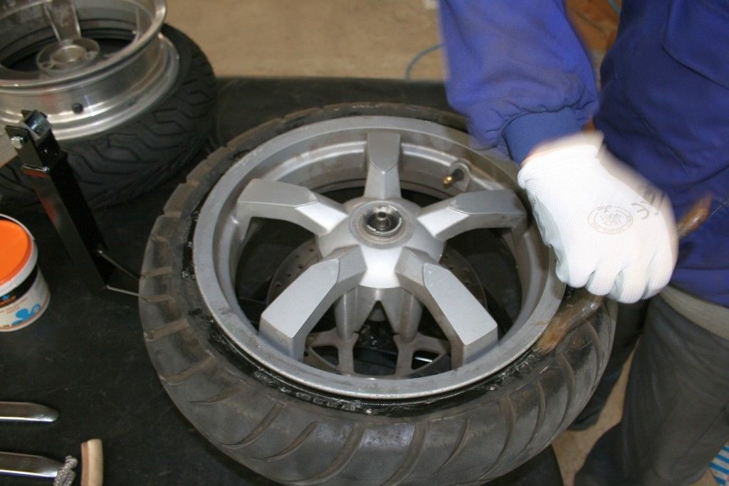 Dando pasta al neumático